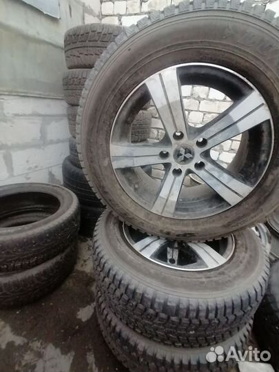 Dunlop SP Winter Ice 01 215/65 R16