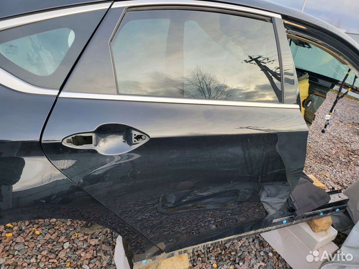Стекло передней двери правое Genesis G80