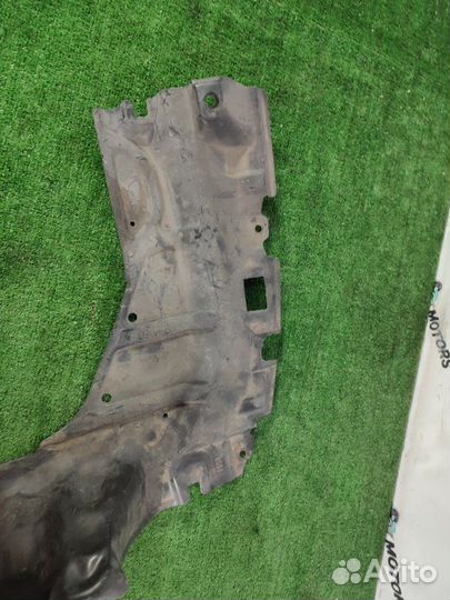 Защита двигателя передняя правая Toyota Sienta