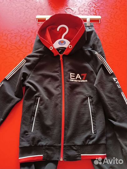 Продается спортивный костюм для мальчика