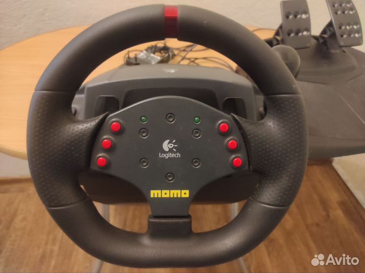 Игровой руль logitech momo racing