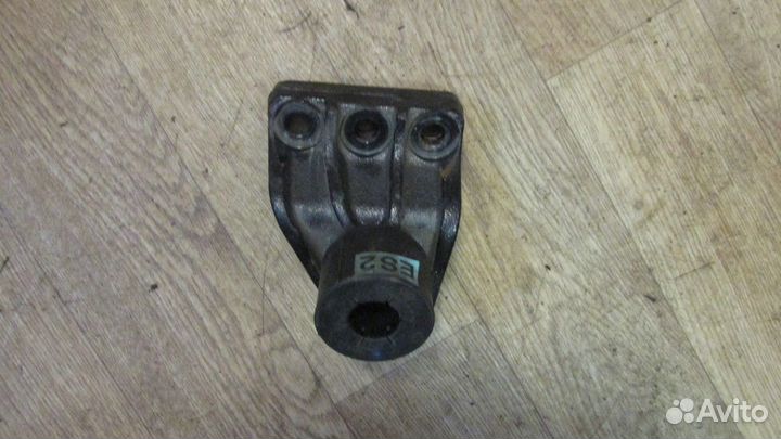 Кронштейн двигателя правый верхний (Kia Sportage)