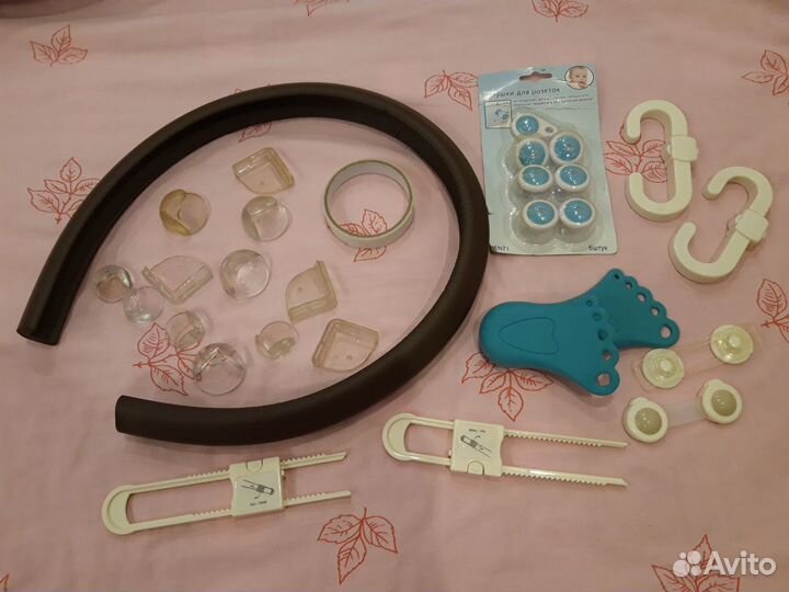 Уголки, блокираторы дверей, заглушки для розеток