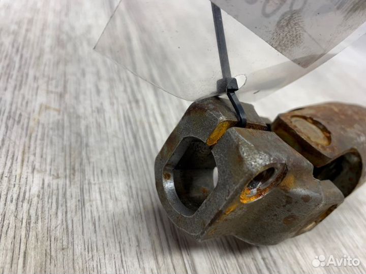 Кардан рулевой Audi A6 C6 caha 2.0 TDI 2011