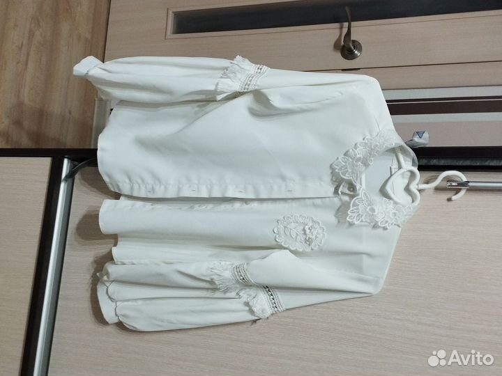 Блузка белая