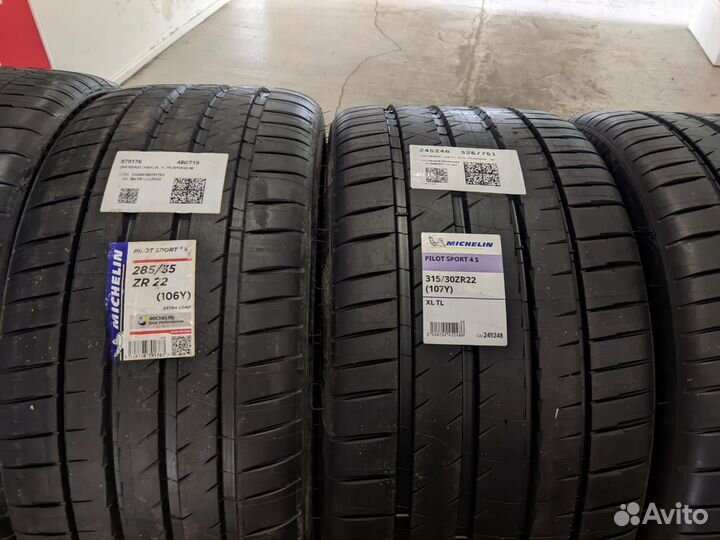 Michelin Pilot Sport 4 S 285/35 R22 и 315/30 R22