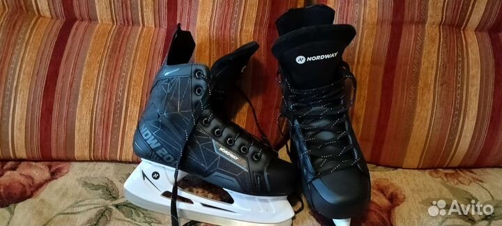 Коньки хоккейные