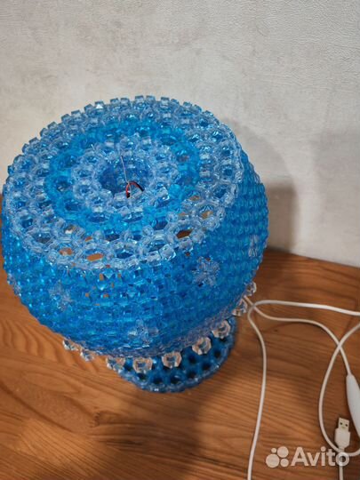 Ручной работы настольная лампа из бисера