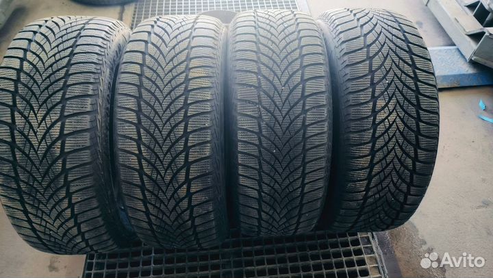 Goodyear UltraGrip Ice 2 235/55 R17 103T