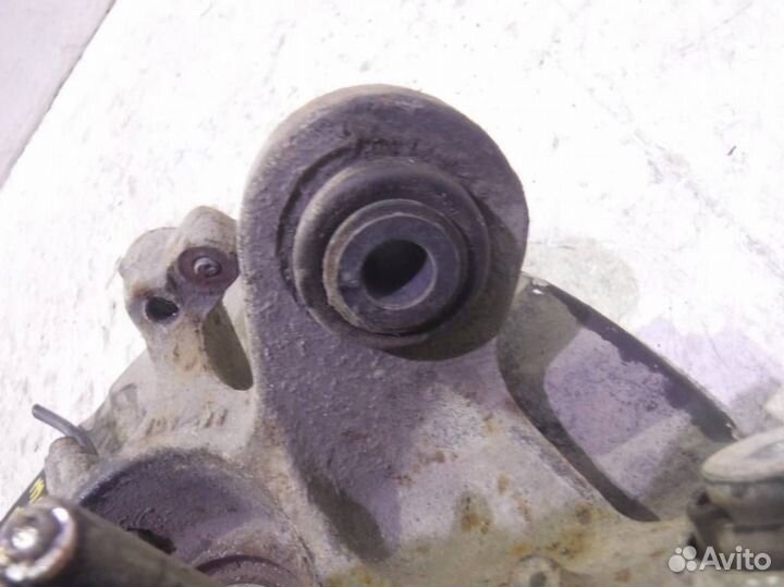 Кулак задний правый бмв