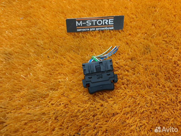 Кнопка стеклоподъемника задняя левая Mercedes-Benz