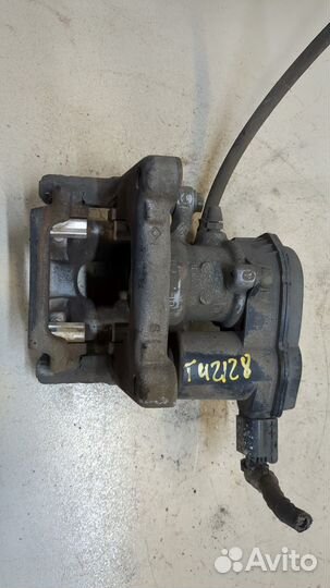 Суппорт правый задний Peugeot 208