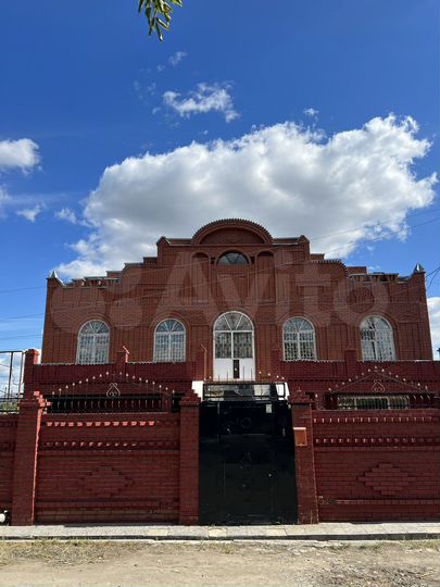 Коттедж 550 м² на участке 11 сот.