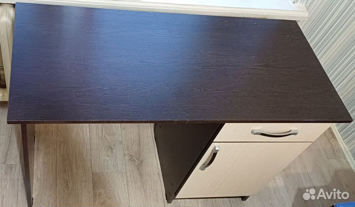 Продаю письменный стол