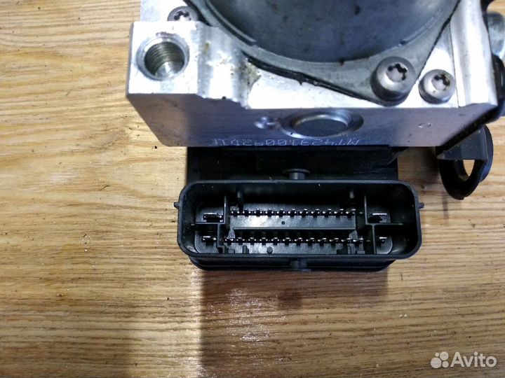 Блок abs Skoda Rapid