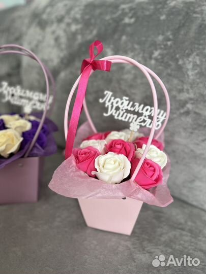 Букеты для учителя и воспитателя 11 роз в сумочке