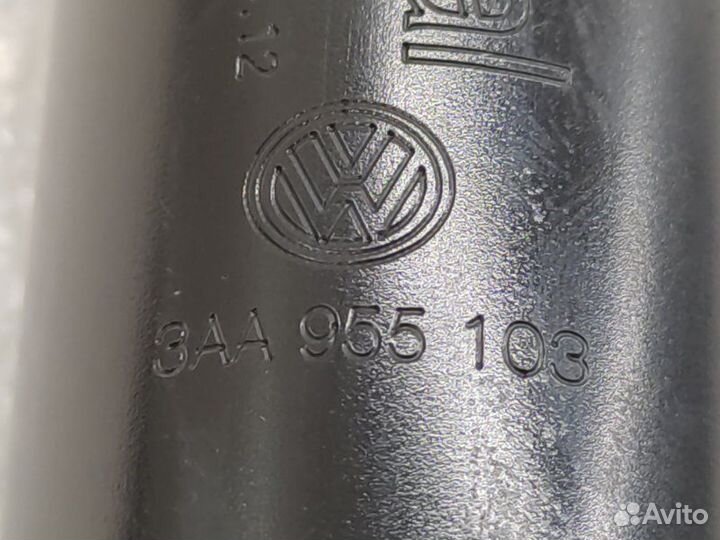 Форсунка омывателя фар передняя левая Volkswagen