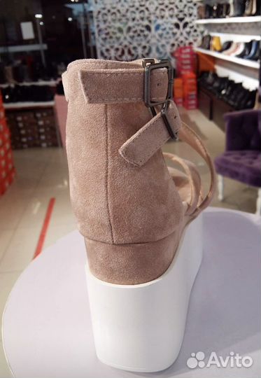 Новые босоножки на платформе