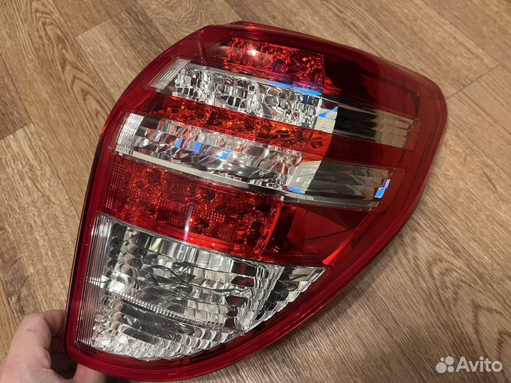 Задний правый фонарь Toyota RAV4 30 рестайл