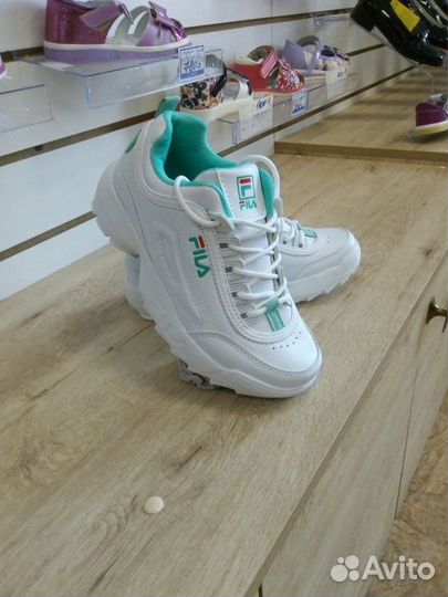 Кроссовки на девочку