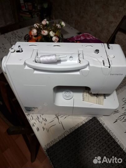 Швейная машинка Bernette Milan 5