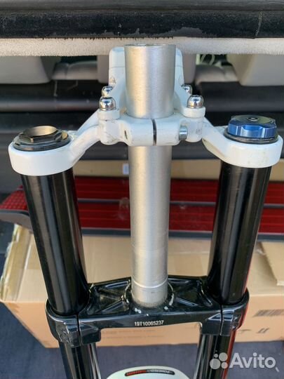 Вилка Rock Shox Boxxer 27.5