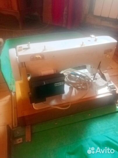 Швейная машинка Чайка