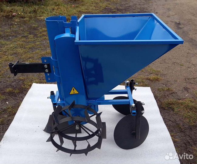 Картофелесажалка c бункером для удобрений (и без)