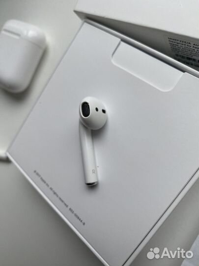 Беспроводные наушники apple airpods 1