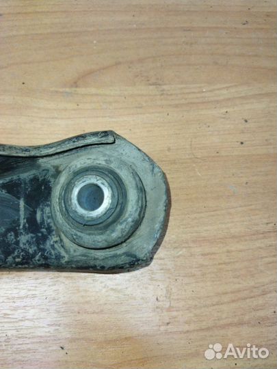 Рычаг подвески передний правый Renault Megane 1