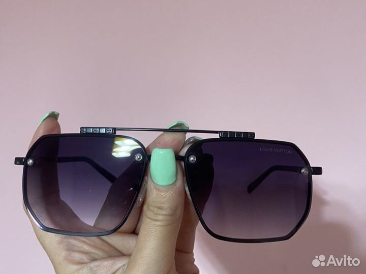 Солнцезащитные очки Louis Vuitton