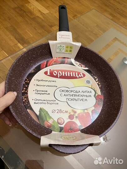 Сковорода новая.28 диаметр. Антипригарное покрытие