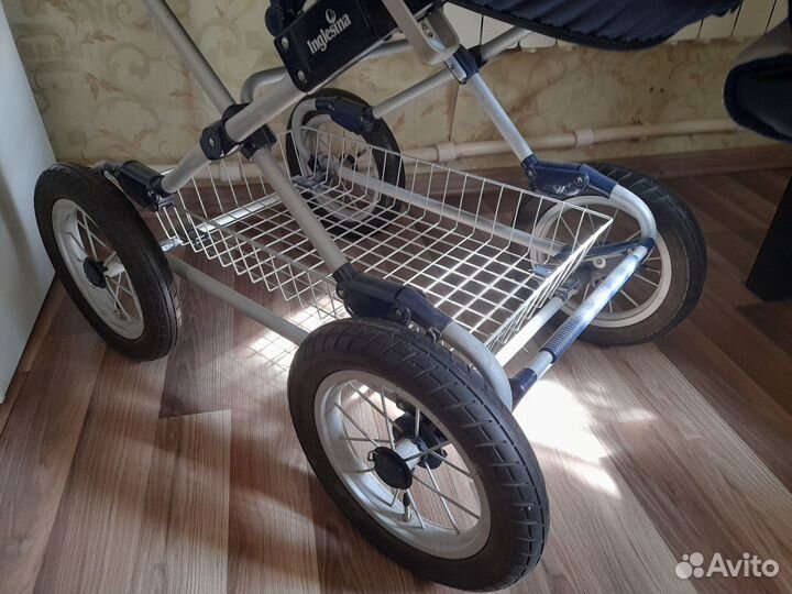 Продам детскую коляску Inglesina+столик