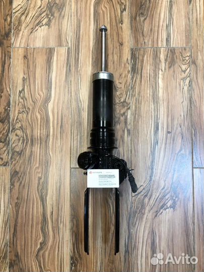 Передний амортизатор правый Touareg GP