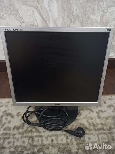 Монитор LG Flatron 17 дюймов
