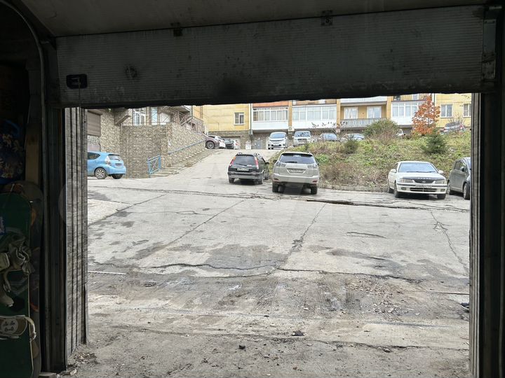 Гараж, > 30 м²