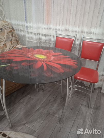 Стол со стульями