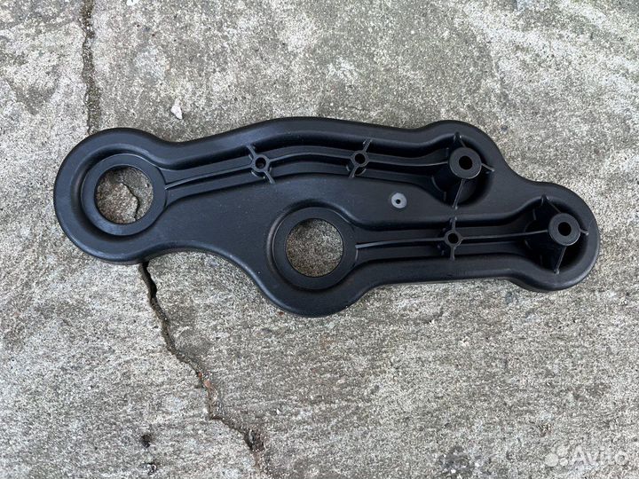 Держатель клапана охл ж-сти Audi A8 D5 дорест