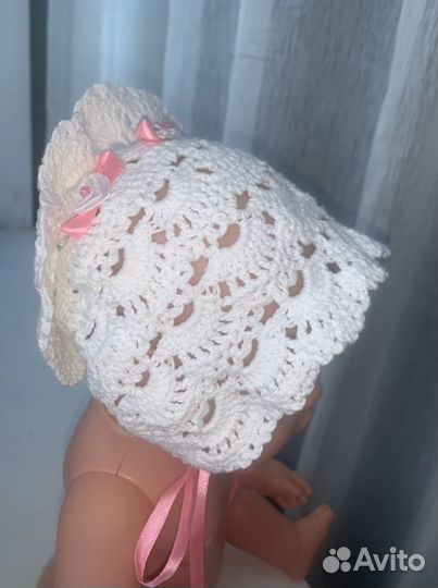 Чепчик вязаный для новорожденной