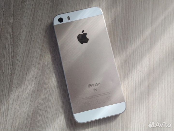 Телефон iPhone se