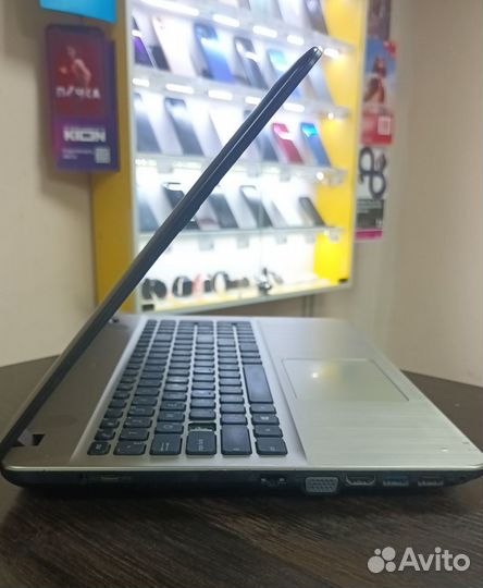 Ноутбук Asus D541N