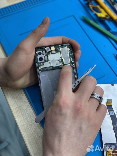 Замена дисплея / экрана iPhone / Samsung / Honor