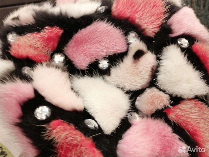 Берет с норковыми вставками.Очень красивый