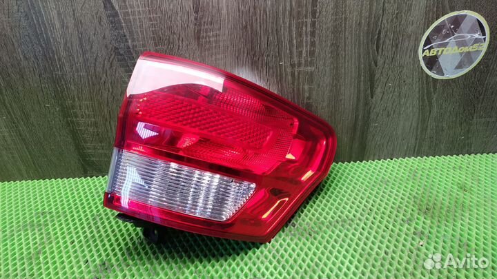 Фонарь задний правый Jeep Grand Cherokee WK2 10-23