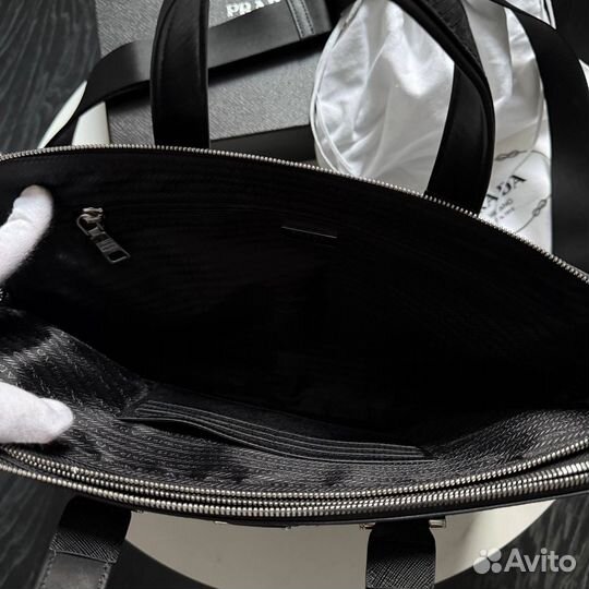Мужской кожаный портфель Prada