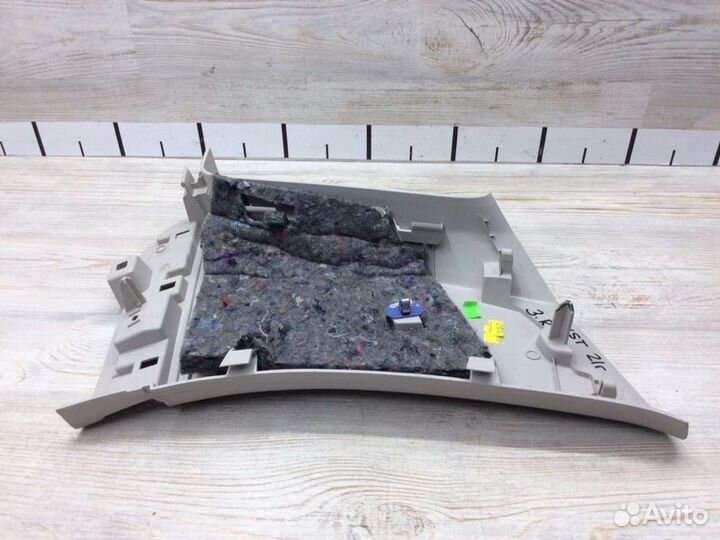Обшивка багажника задняя правая Renault Duster