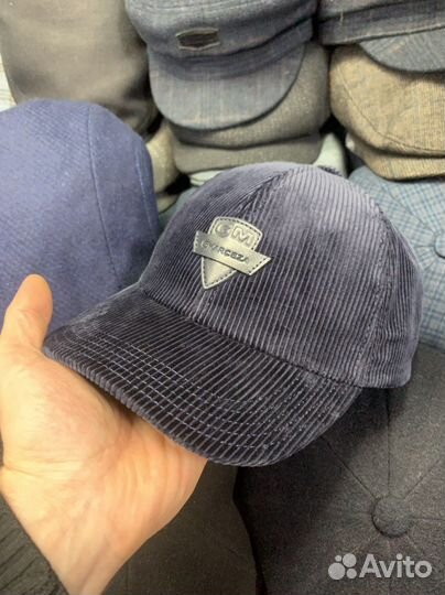 Полукласика,бомбящие кепки,стильные,цены разные