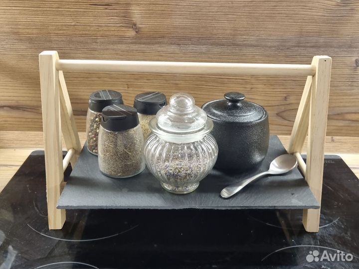 Каменная сервировочная доска на подставке