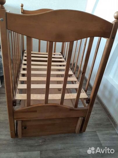 Детская кровать, кроватка с маятником и матрасиком