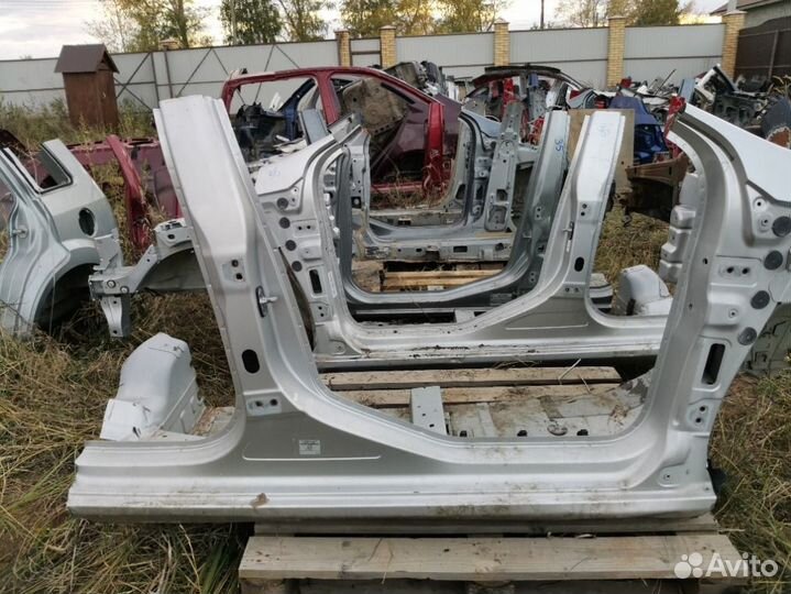 Порог кузовной правый Peugeot 308 1.6 EP6 2009